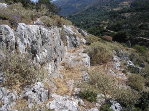 kadros-site Former dwellin places cut into the rock